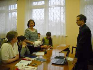 Дмитрий Мадуров в гостях у вышивальщиц
